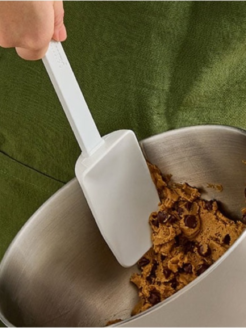 Pampered Chef | White Large Mix ‘N Scraper